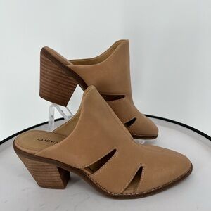 Lucky Brand Tan Mules with Pointed Toe and Chunky Heel‎